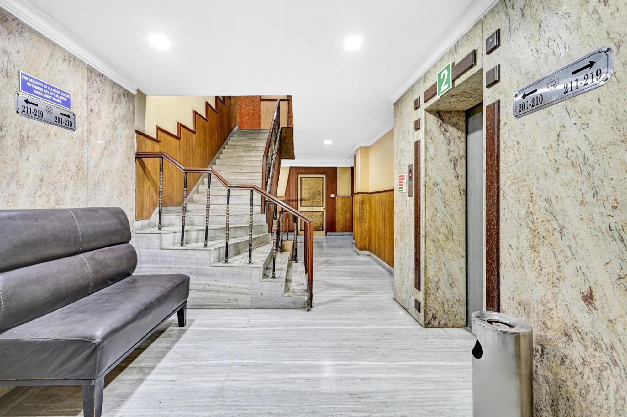 Super Townhouse Oak Hotel Belsons Taj Mahal Secundurabad Exterior foto